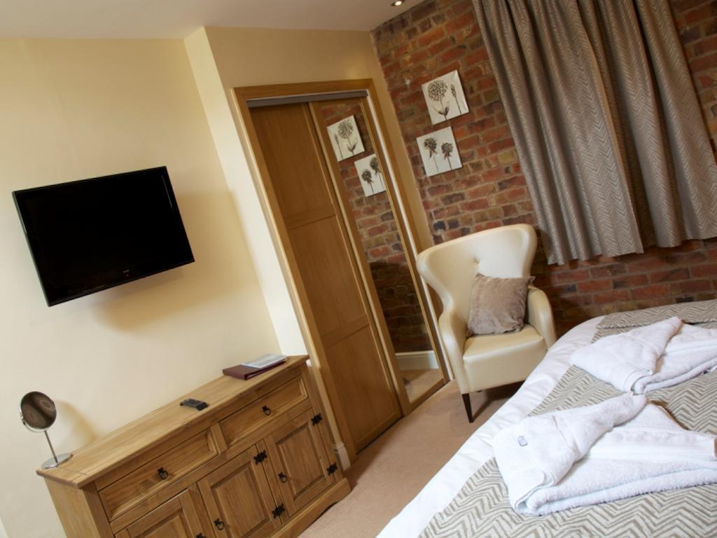 Carriages Telford Hotel Exterior foto